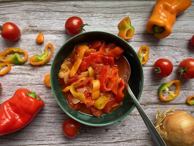 Letscho mit Tomate und Paprika