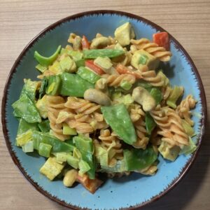 Vegane Pasta aus Linsennudeln und Tofu