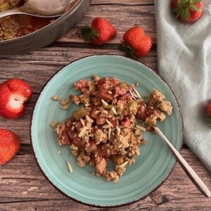 Rhabarber Erdbeer Crumble mit Haferflocken