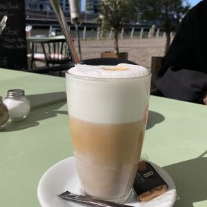 Frühstück im Surfkitchen Hamburg Hafencity